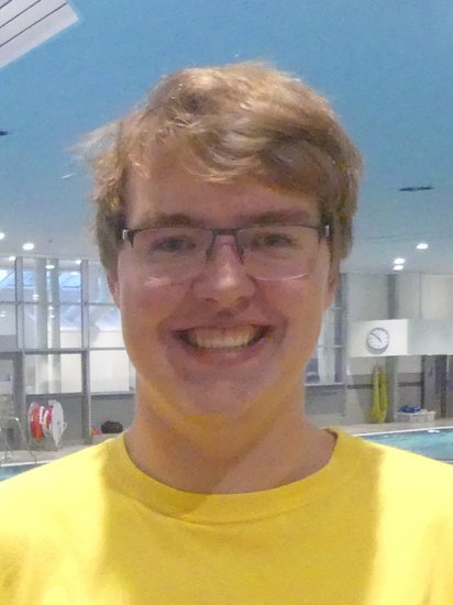 Anfängerschwimmen: Finn Roeder